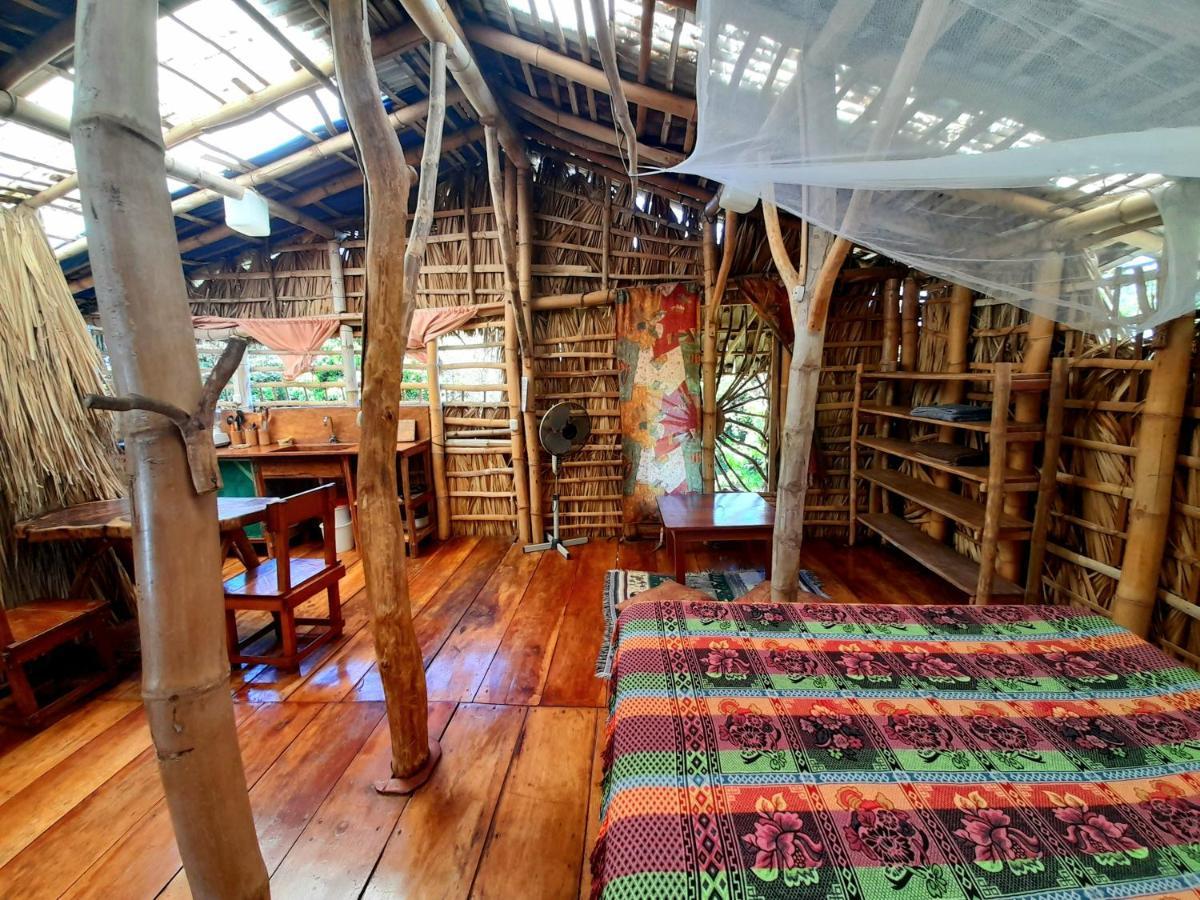 El Bamboo Cabins Balgue Exterior photo
