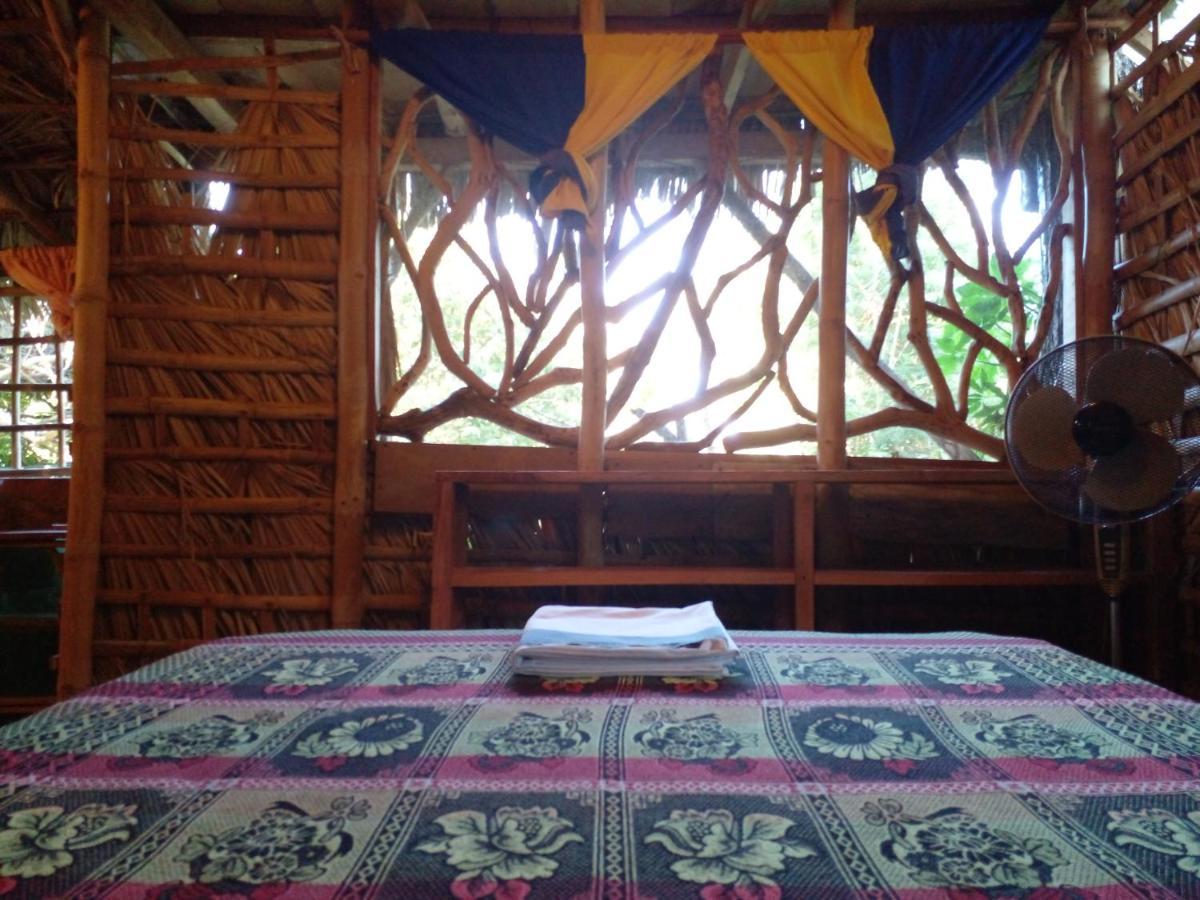 El Bamboo Cabins Balgue Exterior photo