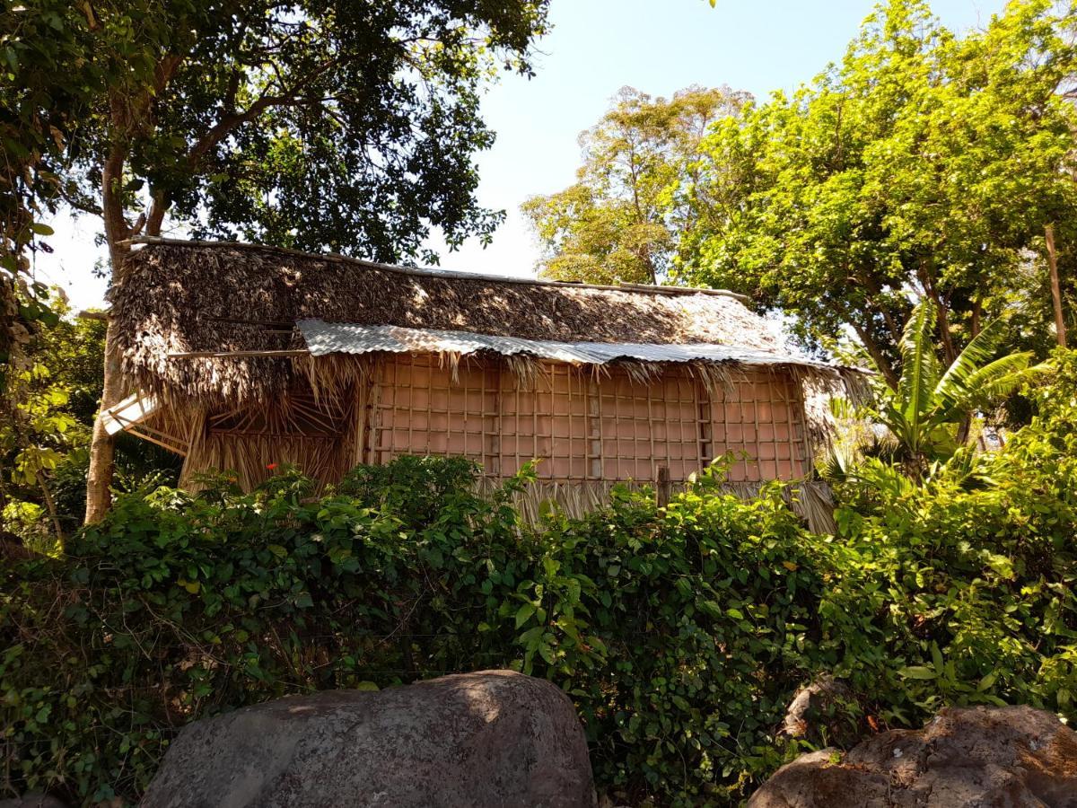El Bamboo Cabins Balgue Exterior photo