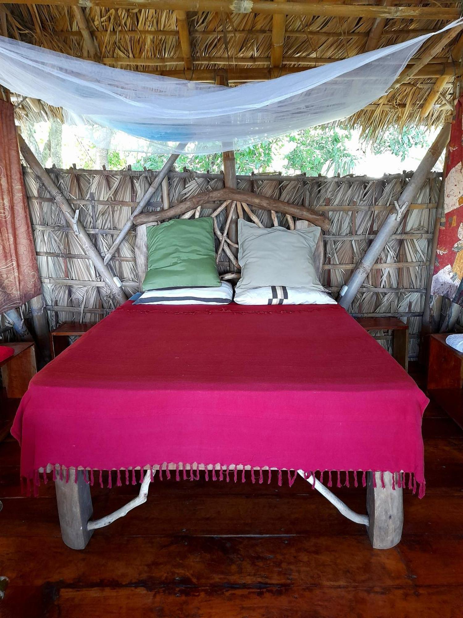 El Bamboo Cabins Balgue Exterior photo