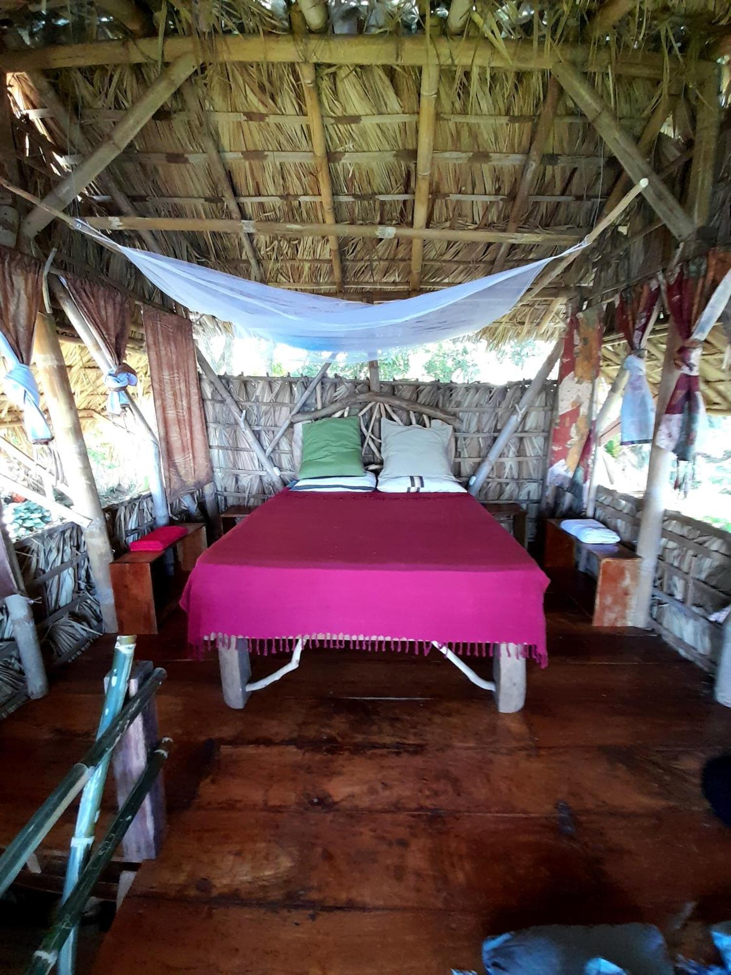 El Bamboo Cabins Balgue Exterior photo