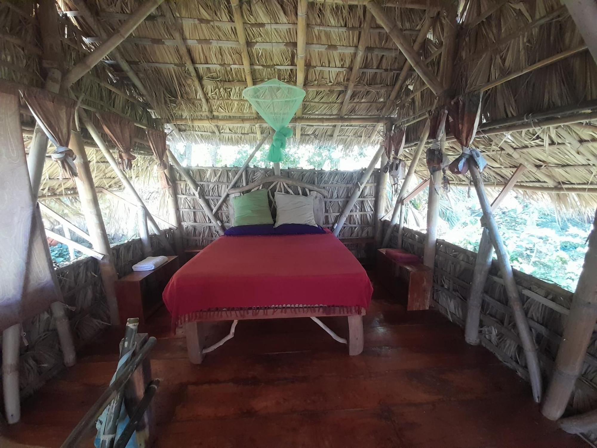 El Bamboo Cabins Balgue Exterior photo
